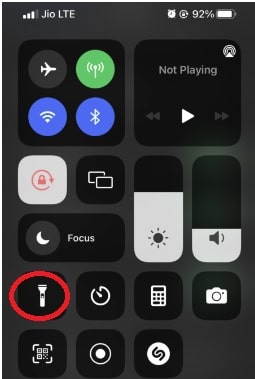 Turn Off Flashlight On iPhone