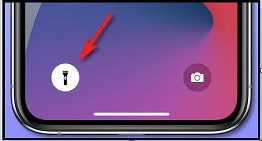 Turn Off Your iPhone Flashlight on the Lock Screen